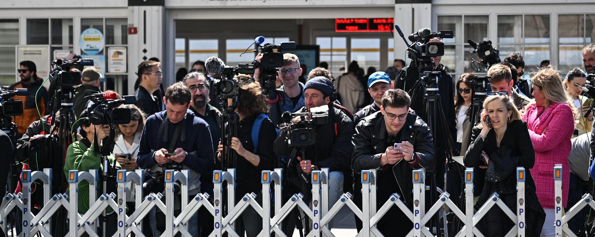 Rusya ve Ukrayna heyetleri görüşme - Sputnik Türkiye, 1920, 15.05.2025
