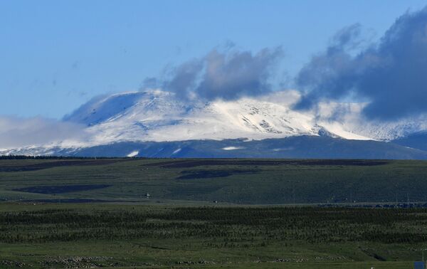 Kars’ın Sarıkamış ilçesinin yüksek kesimlerinde, mayıs ortasında kar yağdı.  - Sputnik Türkiye