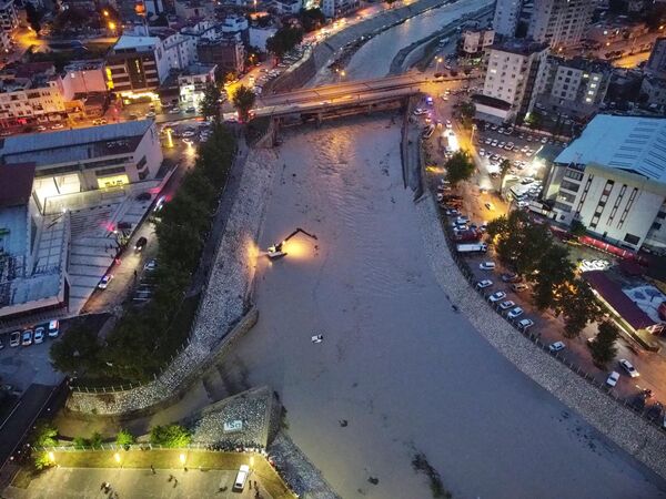 Osmaniye&#x27;de dün etkili olan sağanak yağış günlük yaşamı olumsuz etkiledi. - Sputnik Türkiye