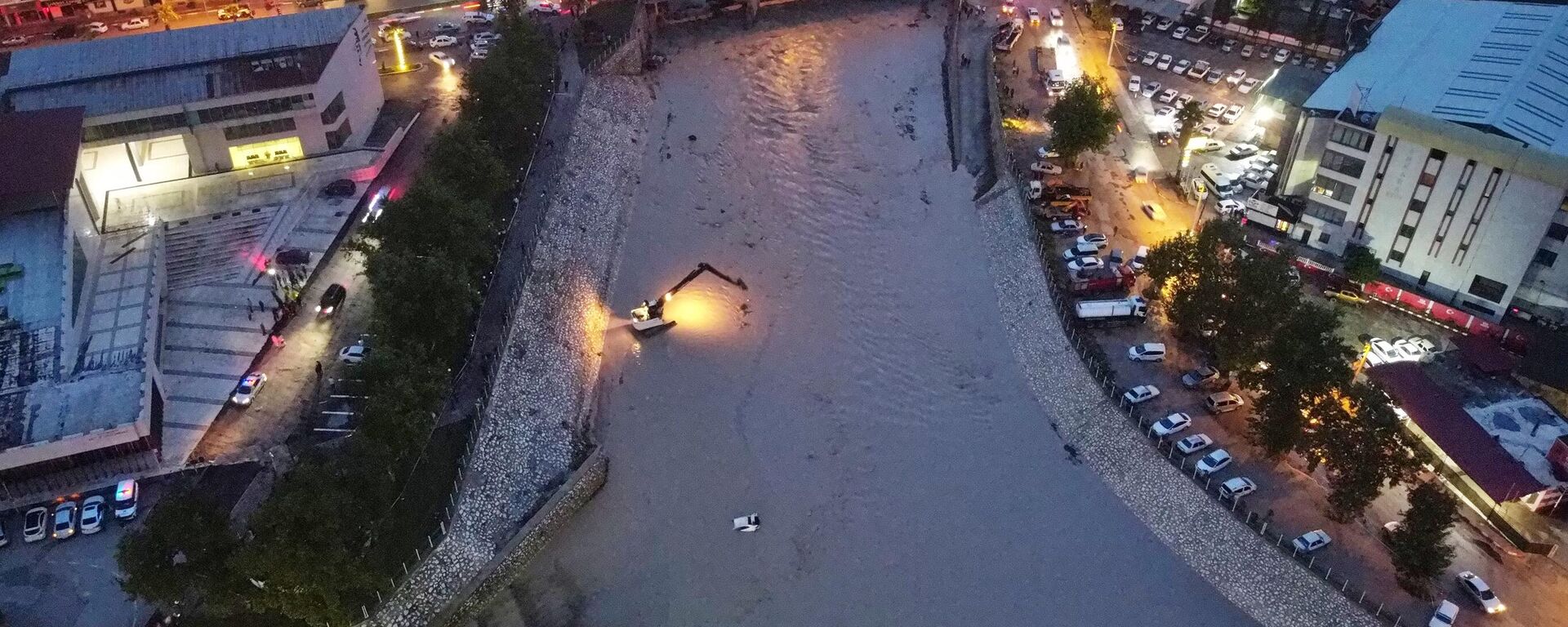 Osmaniye'de sağanak nedeniyle Bülbül Deresi taştı - Sputnik Türkiye, 1920, 16.05.2025