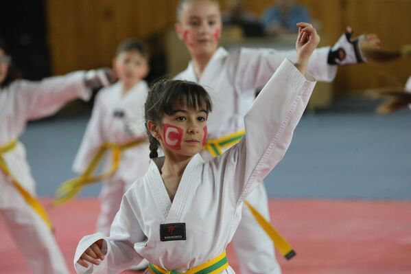 Tokat&#x27;ta öğrenciler, spor ve halk oyunları gösterisi sundu. - Sputnik Türkiye