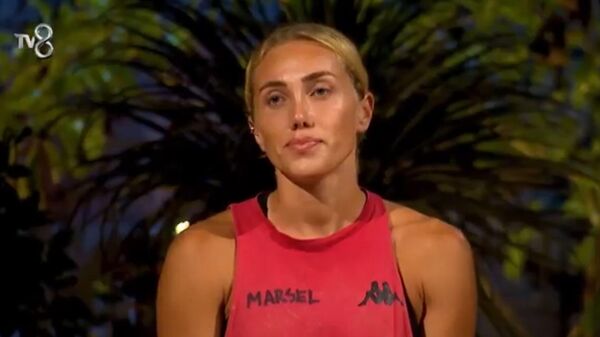 Survivor'da ortalık karıştı: Sinirlerine hakim olamadı, adada eşyaları ateşe verdi - Sputnik Türkiye