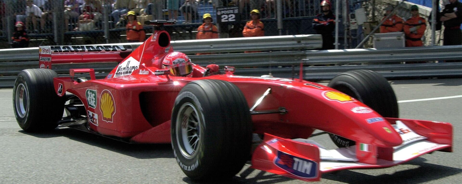 Michael Schumacher, Ferrari F2001 211 şasisi ile 24 Mayıs 2001'de sıralama turlarında görülüyor - Sputnik Türkiye, 1920, 16.06.2025