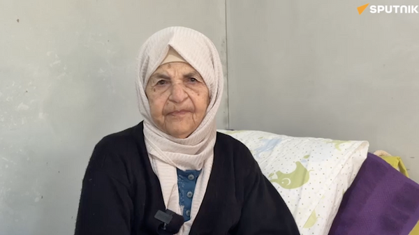 100 yaşındaki Filistin sakini ile kızı Sputnik'e konuştu: Şu an ikinci Nakba olayı yaşıyoruz - Sputnik Türkiye