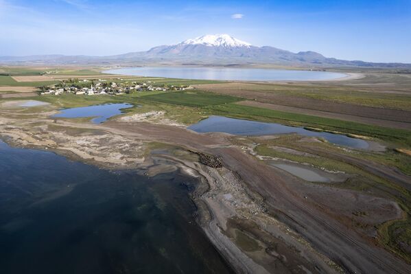 Arin Gölü&#x27;ndeki su seviyesi hızla azalıyor. - Sputnik Türkiye