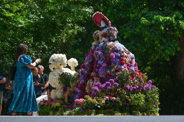 İngiltere’nin başkenti Londra, baharın en görkemli kutlamalarından birine ev sahipliği yapıyor. - Sputnik Türkiye