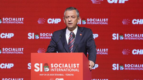 CHP Genel Başkanı Özgür Özel, Sosyalist Enternasyonal Konsey Toplantısı'nda konuştu - Sputnik Türkiye