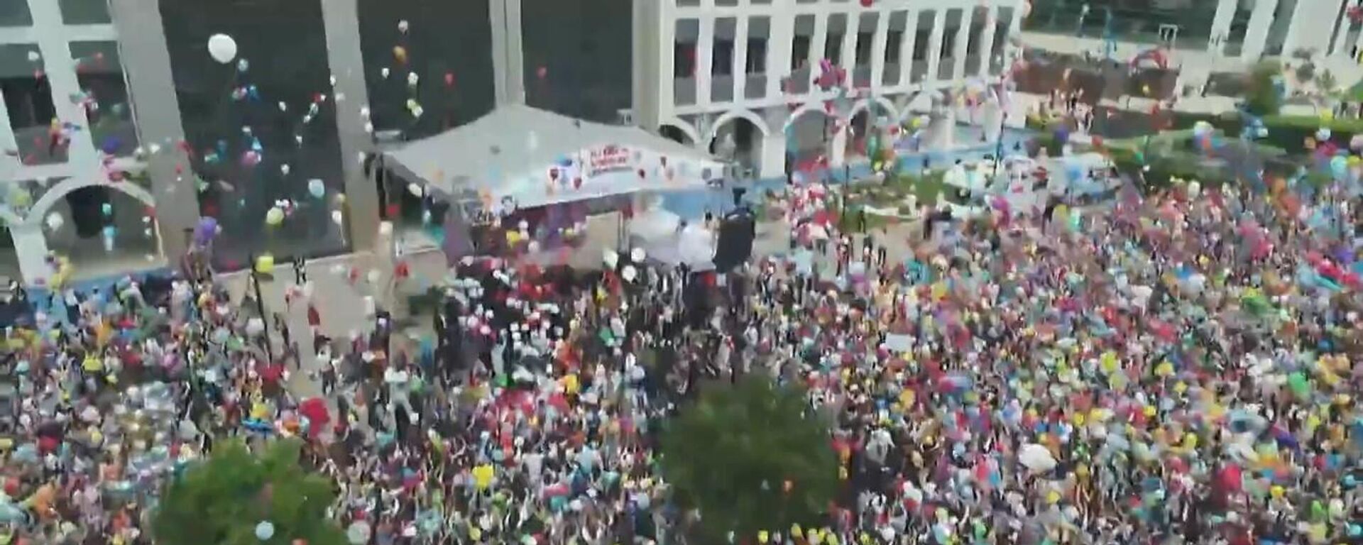 Binlerce kişi balonları Ali Asaf için uçurdu - Sputnik Türkiye, 1920, 25.05.2025