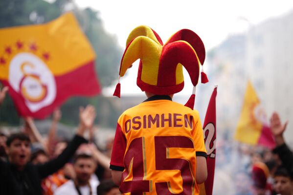 Kutlamalar, Yenikapı’daki büyük etkinlik alanında düzenlenen özel gösteriler ve konserlerle devam ediyor. - Sputnik Türkiye