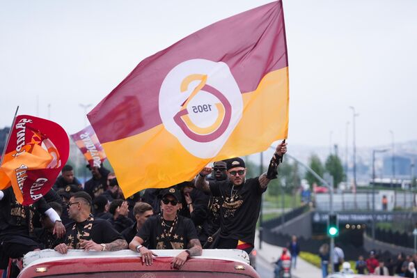 Takım taraftarların yoğun ilgisiyle karşılandı. - Sputnik Türkiye