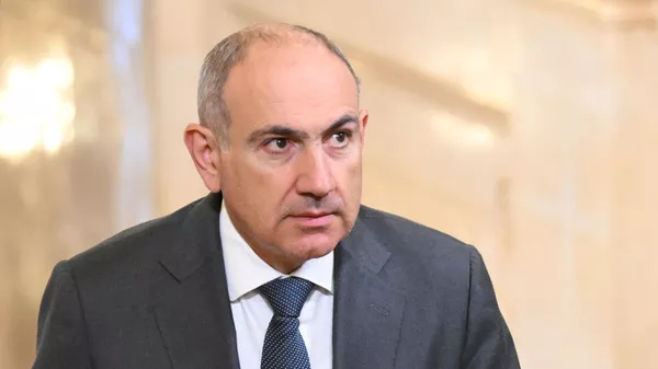 Rus uzman: Paşinyan zaferinden emin değil, rakiplerini her yolla devre dışı bırakmaya çalışıyor