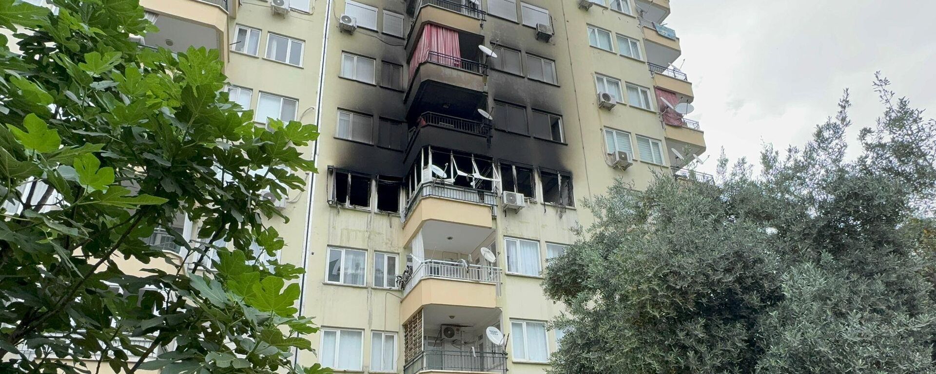 Antalya'da 15 katlı apartmanda yangın paniği: 6 kişi hastaneye kaldırıldı - Sputnik Türkiye, 1920, 26.05.2025