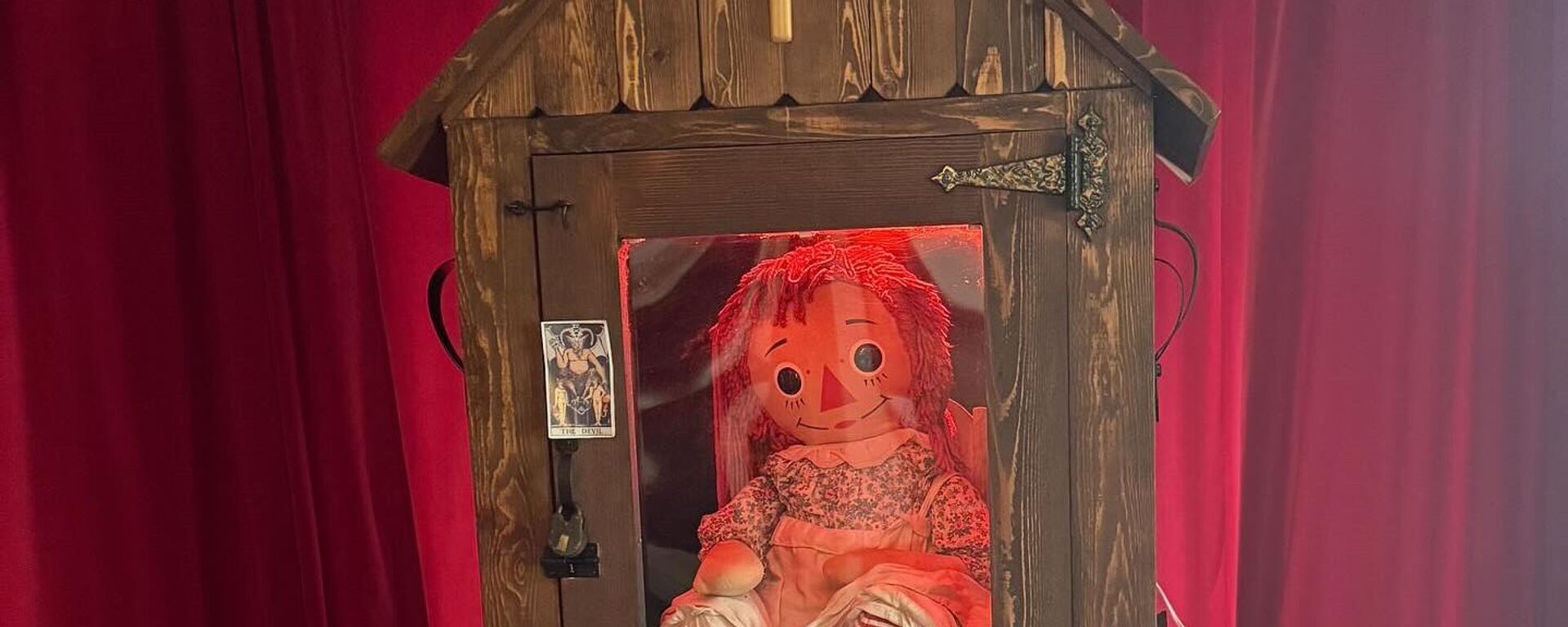 Sosyal medyada 'Perili Oyuncak' çılgınlığının sonu gelmiyor: Annabelle bebek nerede?  - Sputnik Türkiye, 1920, 27.05.2025