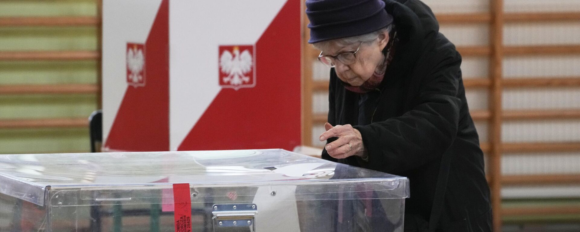 Polonya'da cumhurbaşkanlığı seçiminin ilk turunda oy verme işlemi - Sputnik Türkiye, 1920, 28.05.2025