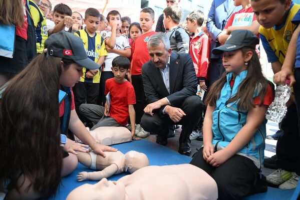 Öğrencilere önce teorik ardından pratik eğitimler verildi. - Sputnik Türkiye