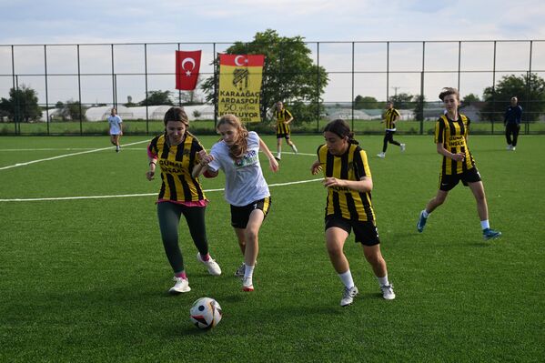 Çevre, Şehircilik ve İklim Değişikliği İl Müdürü Ayşe Sarı, sporun popülaritesini kullanarak plastik kirliliğine dikkati çekmek istediklerini belirtti. - Sputnik Türkiye