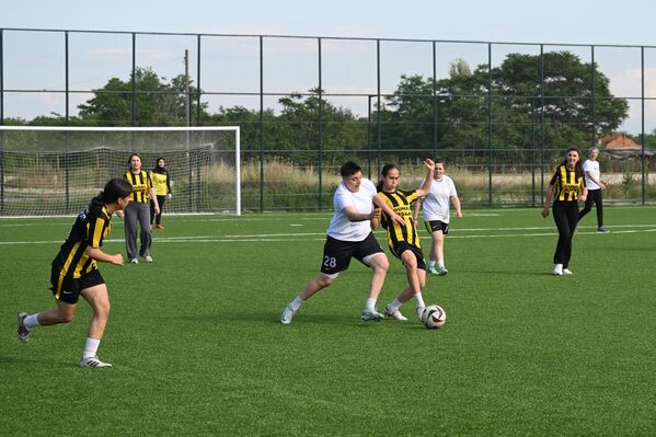 Edirne&#x27;de çevre temizliği yapan kadınlar, ardından dostluk maçında karşı karşıya geldi. - Sputnik Türkiye