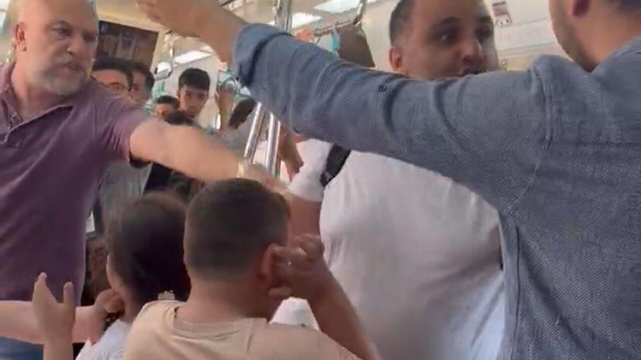 Marmaray'da çocuklarıyla beraber seyahat eden babanın burnunu kıran şahıs  tutuklandı - 31.05.2025, Sputnik Türkiye
