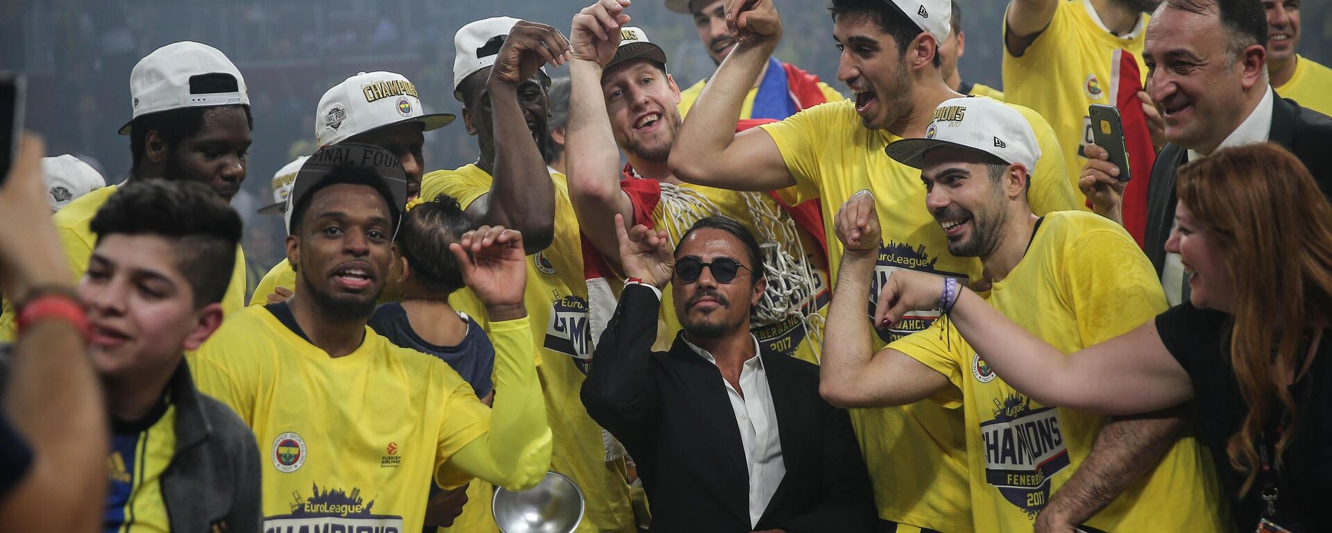 Nusret Gökçe, Şampiyonlar Ligi finalinin partisine bu kez giremedi - Sputnik Türkiye, 1920, 19.06.2025