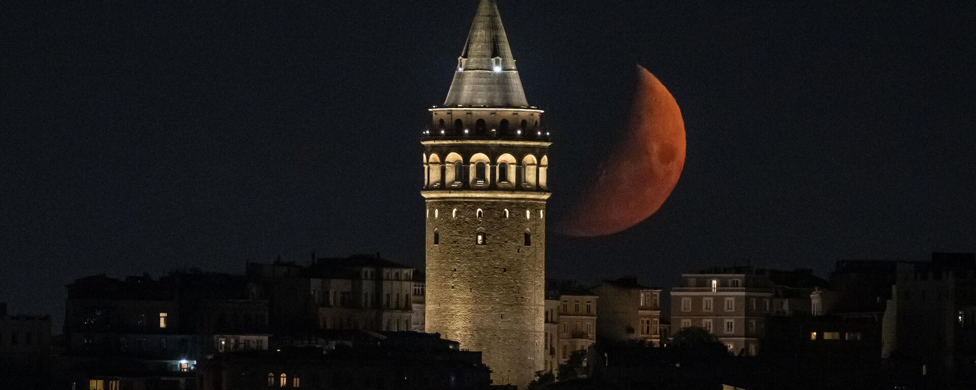 İstanbul'da yarım ay İstanbul'da yarım ay - Sputnik Türkiye, 1920, 02.06.2025