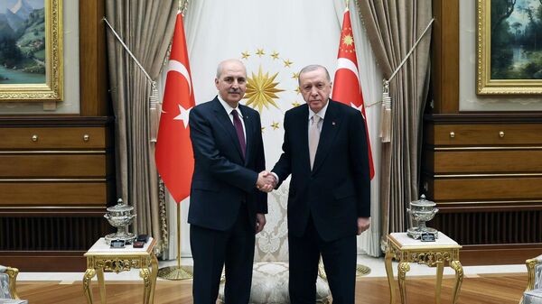 
Cumhurbaşkanı Erdoğan'dan TBMM Başkanlığı'na yeniden seçilen Numan Kurtulmuş'a tebrik - Sputnik Türkiye