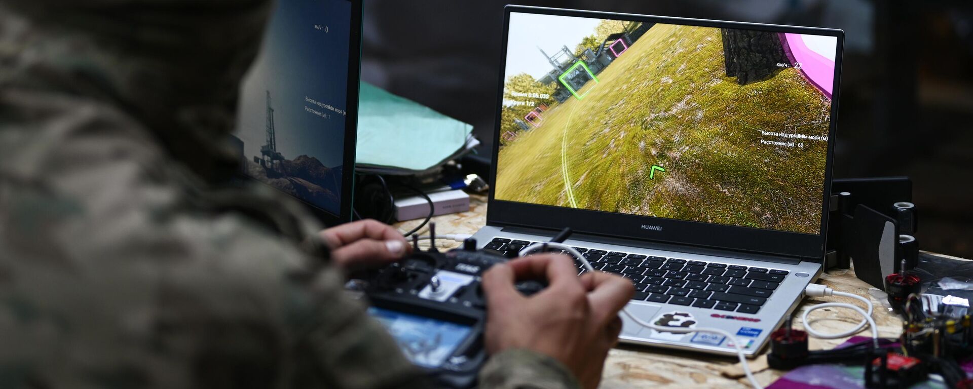 Обучение военнослужащих ВС РФ управлению FPV-дронами в полевом учебном центре Небесный воин ЦВО по подготовке операторов и перехватчиков БПЛА Обучение военнослужащих ВС РФ управлению FPV-дронами в полевом учебном центре Небесный воин ЦВО по подготовке операторов и перехватчиков БПЛА - Sputnik Türkiye, 1920, 04.06.2025