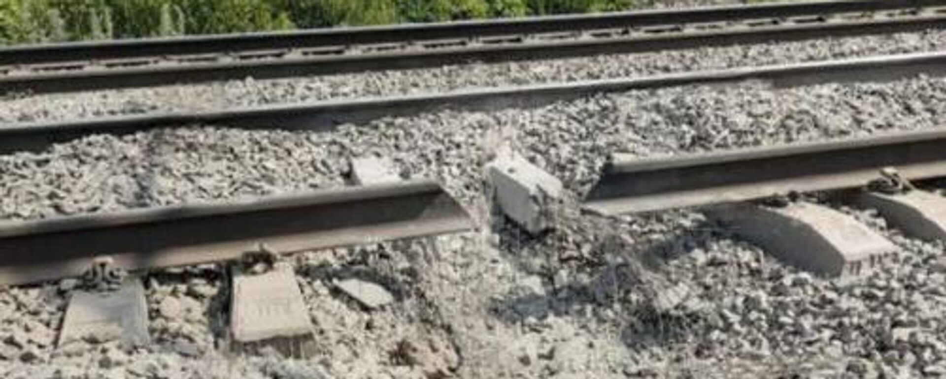 Кадры с места ЧП на железнодорожных путях, где, предварительно, произошел взрыв (5 июня 2025). Воронежская область - Sputnik Türkiye, 1920, 05.06.2025