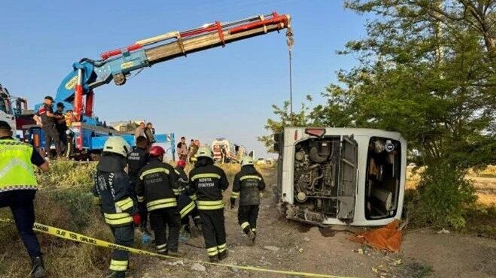 Bayram sabahı otobüs kazası: 1 ölü, 10'u ağır 26 kişi yaralandı - Sputnik Türkiye, 1920, 06.06.2025