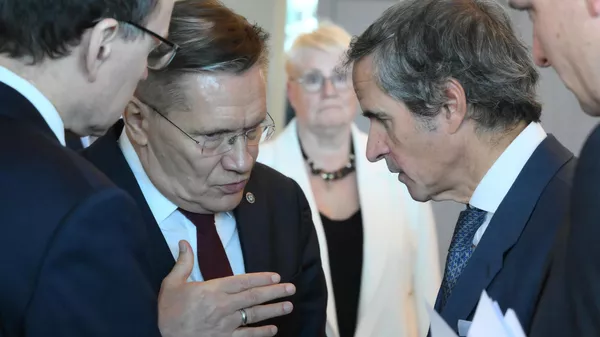 IAEA Genel Direktörü Rafael Grossi ve Rosatom Başkanı Aleksey Lihaçev, Kaliningrad'daki toplantının ardından düzenledikleri basın toplantısında - Sputnik Türkiye