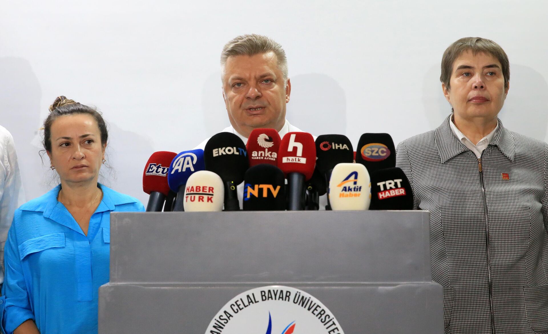 Hastane Başhekimi Prof. Dr. İsmet Topçu - Sputnik Türkiye, 1920, 08.06.2025