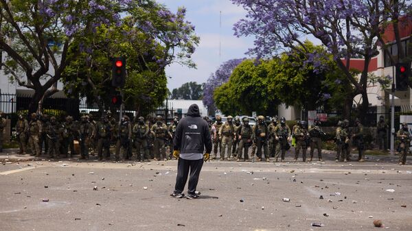 ABD İç Güvenlik Bakanı Noem, göçmenlere yönelik operasyonları genişletme planını doğruladı - Sputnik Türkiye