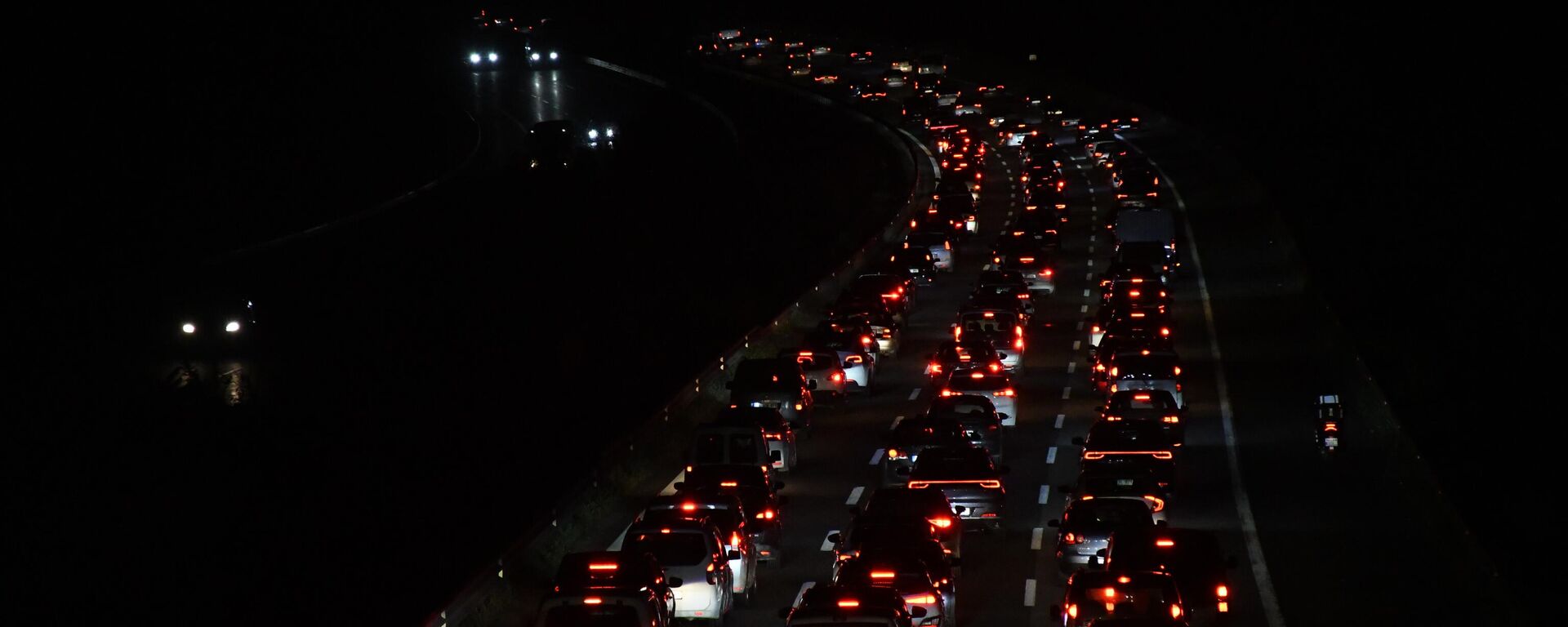 Kurban Bayramı tatilini memleketlerinde veya tatil bölgelerinde geçirenlerin dönüş yolculuğu başladı - Sputnik Türkiye, 1920, 09.06.2025