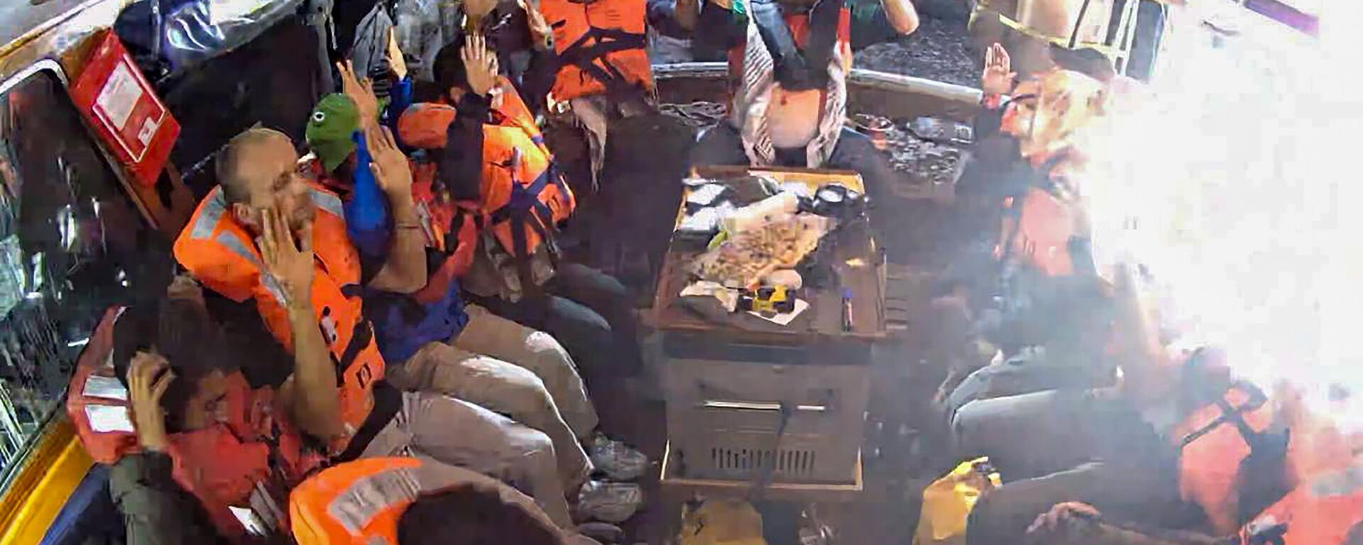 İsrail, Madleen gemisindeki aktivistlerin ülkelerine gönderileceğini açıkladı - Sputnik Türkiye, 1920, 09.06.2025