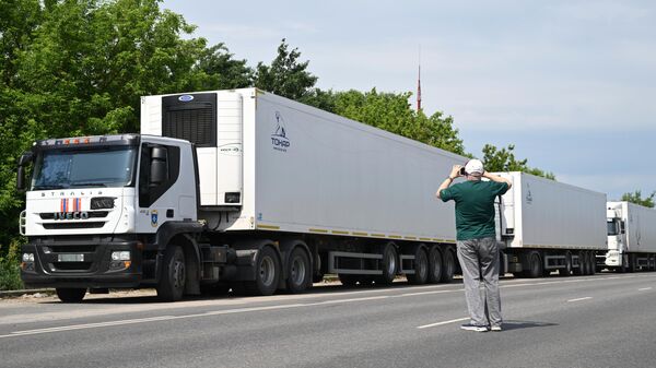 Рефрижераторы с 1212 телами военнослужащих ВСУ в Брянской области - Sputnik Türkiye