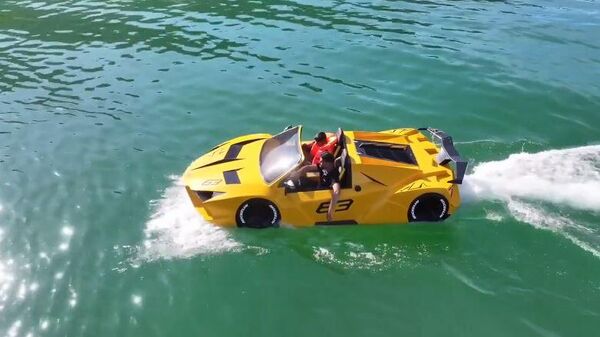 Gölde 'Lamborghini' sürdü - Sputnik Türkiye