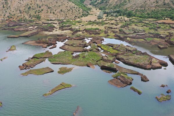 Adıyaman&#x27;ın Çelikhan ilçesindeki Çat Barajı&#x27;nda bulunan yüzen adalar, tescilli tabiat varlığı olarak korunması amacıyla yeni çalışmalar başlatıldı. - Sputnik Türkiye