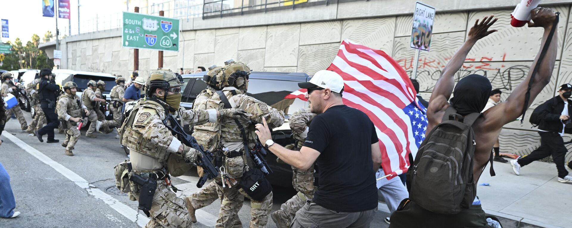 ABD'de yargıç, Los Angeles'taki ulusal muhafızların kullanılmasını yasa dışı buldu - Sputnik Türkiye, 1920, 02.09.2025
