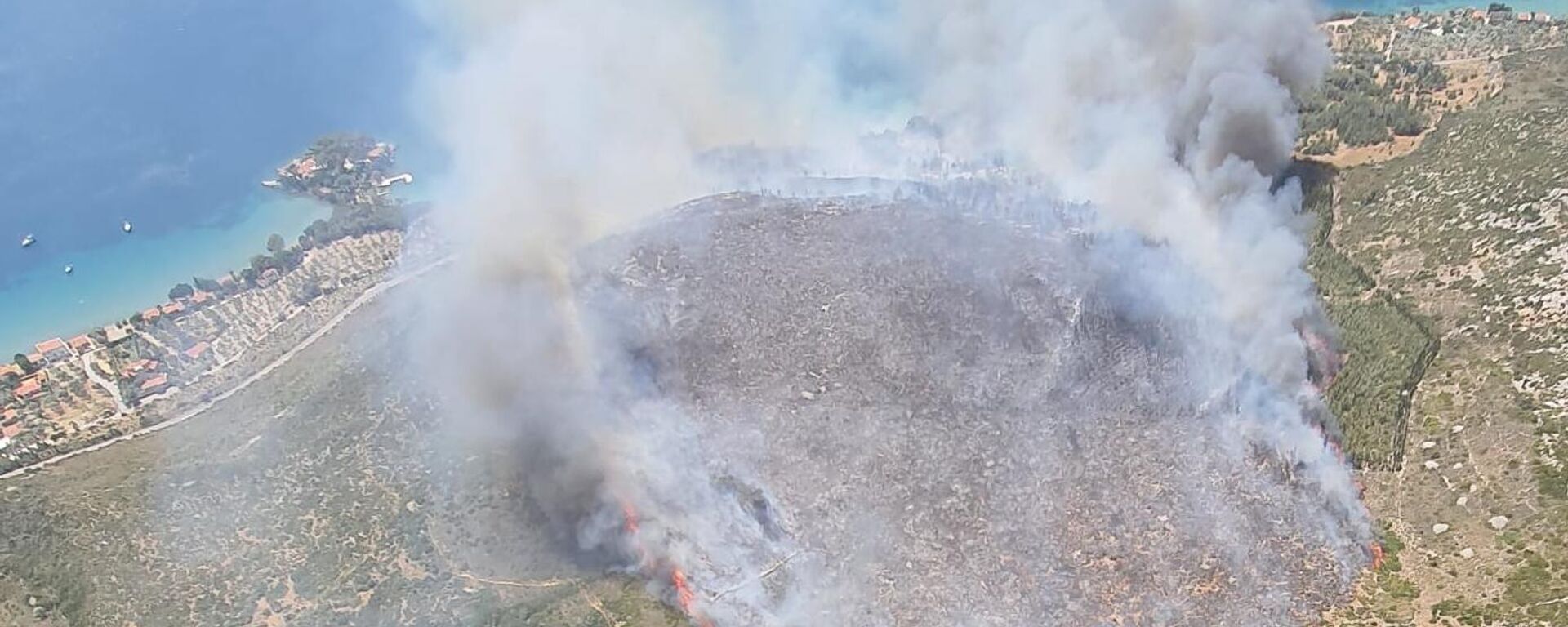İzmir'de orman yangını - Sputnik Türkiye, 1920, 13.06.2025