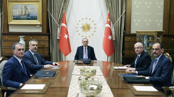 Cumhurbaşkanı Recep Tayyip Erdoğan başkanlığında Cumhurbaşkanlığı Külliyesi'nde güvenlik toplantısı gerçekleştirildi.  - Sputnik Türkiye