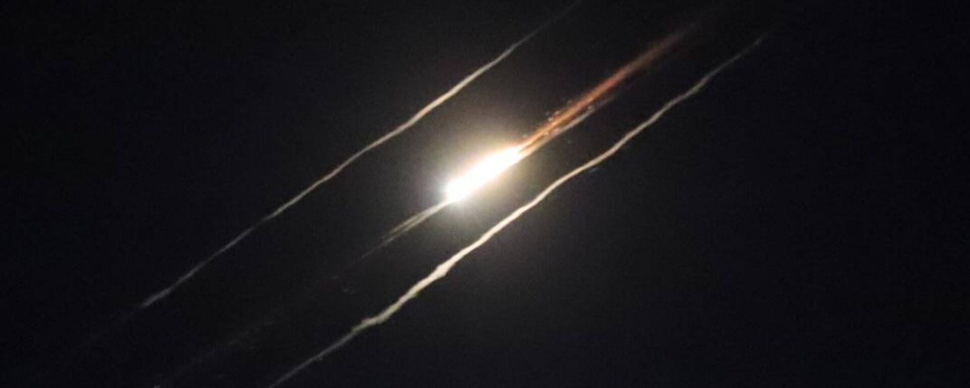 İran’dan İsrail’e füze saldırısı
İran’dan İsrail’e füze saldırısı
- Sputnik Türkiye, 1920, 19.06.2025