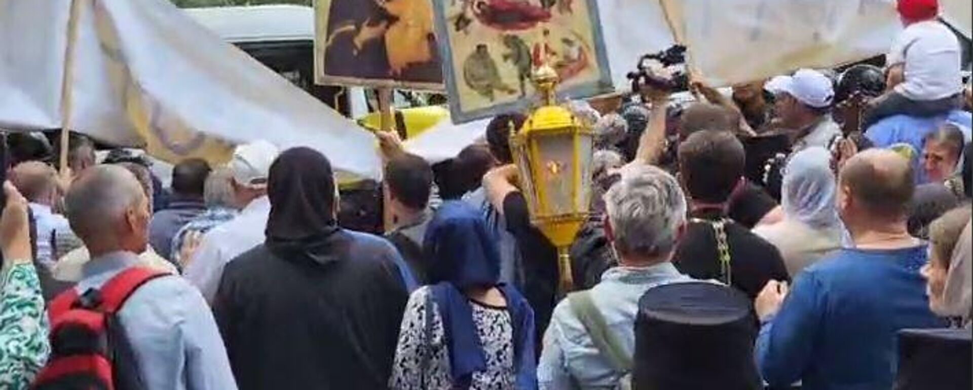 La Policia de Moldávia reprime a los manifestantes en pro de los valores tradicionais - Sputnik Türkiye, 1920, 15.06.2025