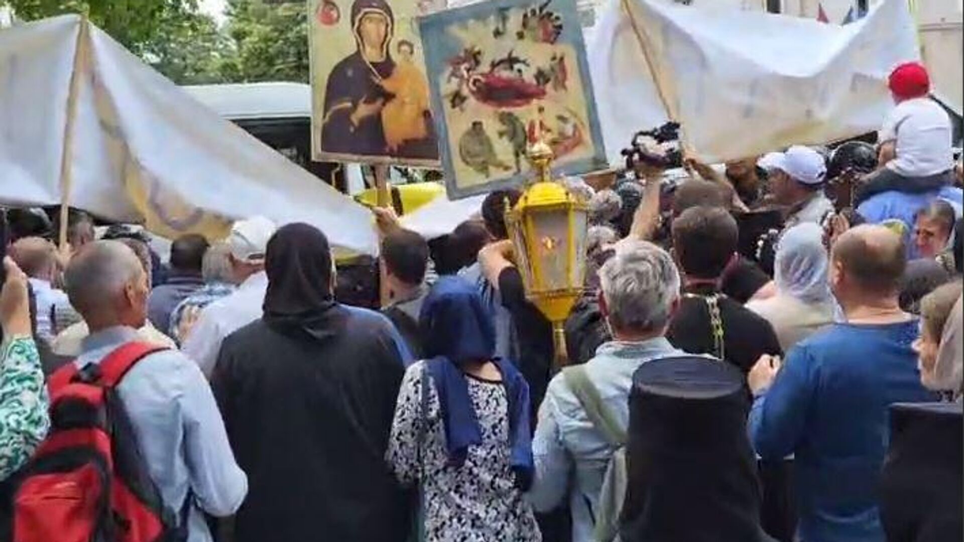 La Policia de Moldávia reprime a los manifestantes en pro de los valores tradicionais La Policia de Moldávia reprime a los manifestantes en pro de los valores tradicionais - Sputnik Türkiye, 1920, 15.06.2025