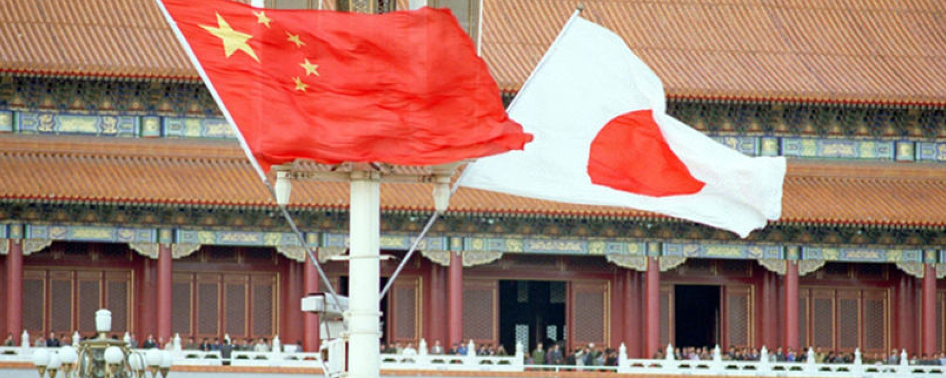 Japanese and Chinese flags - Sputnik Türkiye, 1920, 17.06.2025
