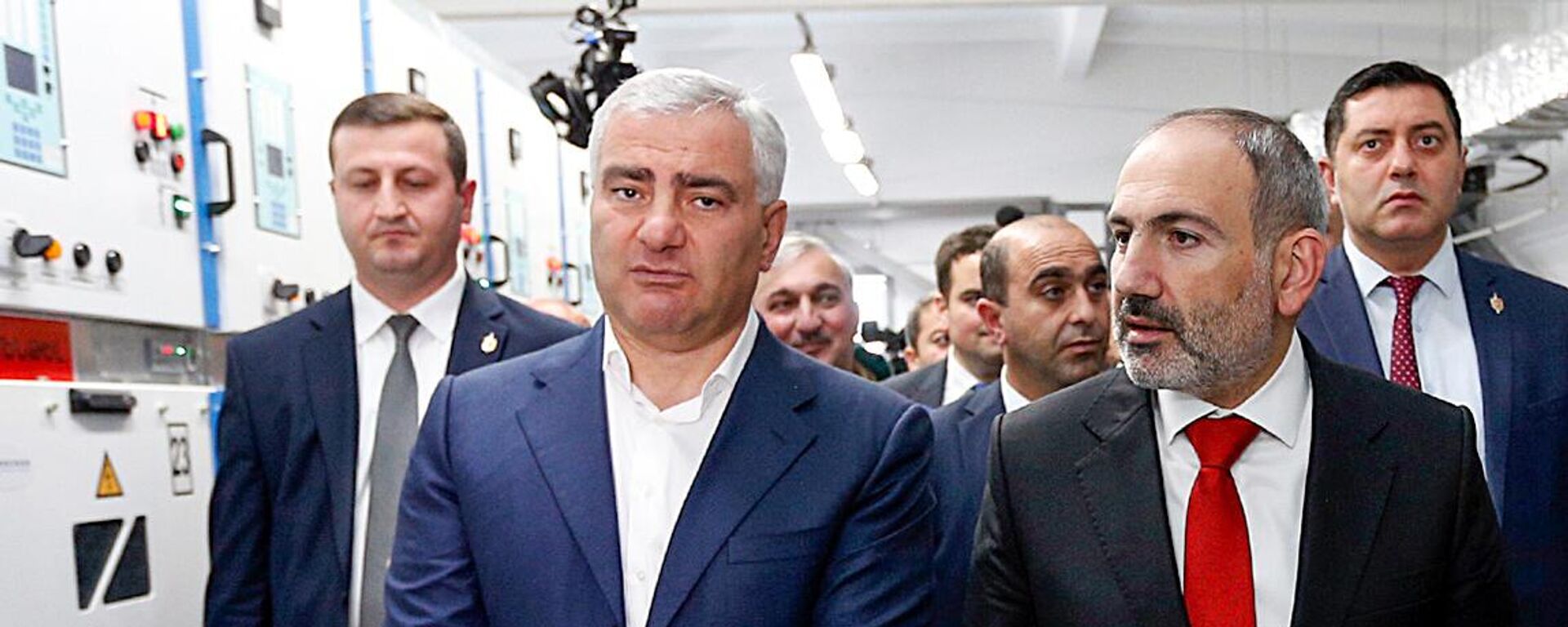 Премьер-министр Никол Пашинян на открытии отремонтированной высоковольтной подстанции Ахтанак (24 октября 2019). Еревaн - Sputnik Türkiye, 1920, 21.06.2025