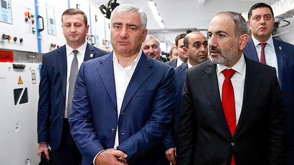 Премьер-министр Никол Пашинян на открытии отремонтированной высоковольтной подстанции Ахтанак (24 октября 2019). Еревaн - Sputnik Türkiye