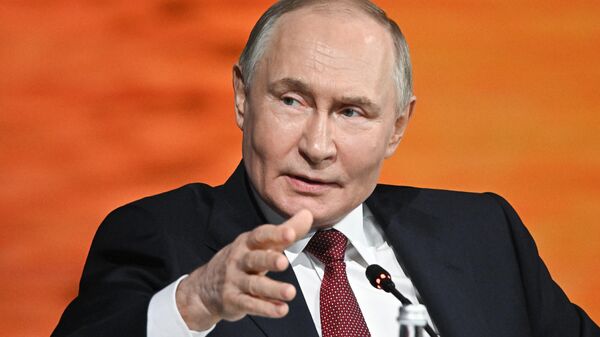 Rusya Devlet Başkanı Vladimir Putin St. Petersburg Uluslararası Ekonomi Forumu’nda (SPIEF) - Sputnik Türkiye