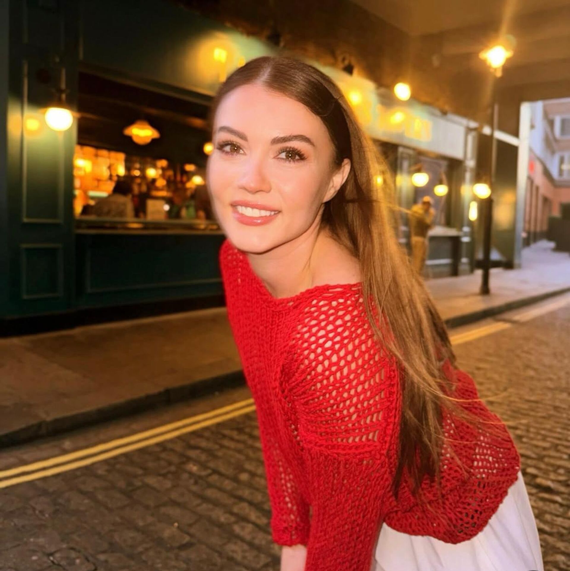 Burcu Özberk sosyal medya  - Sputnik Türkiye, 1920, 23.06.2025