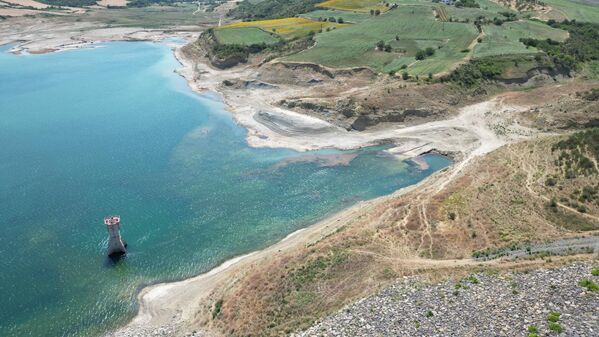 Naip Barajı&#x27;ndaki mevcut suyun yaklaşık bir aylık ihtiyacı karşılayabileceği aktarıldı. - Sputnik Türkiye