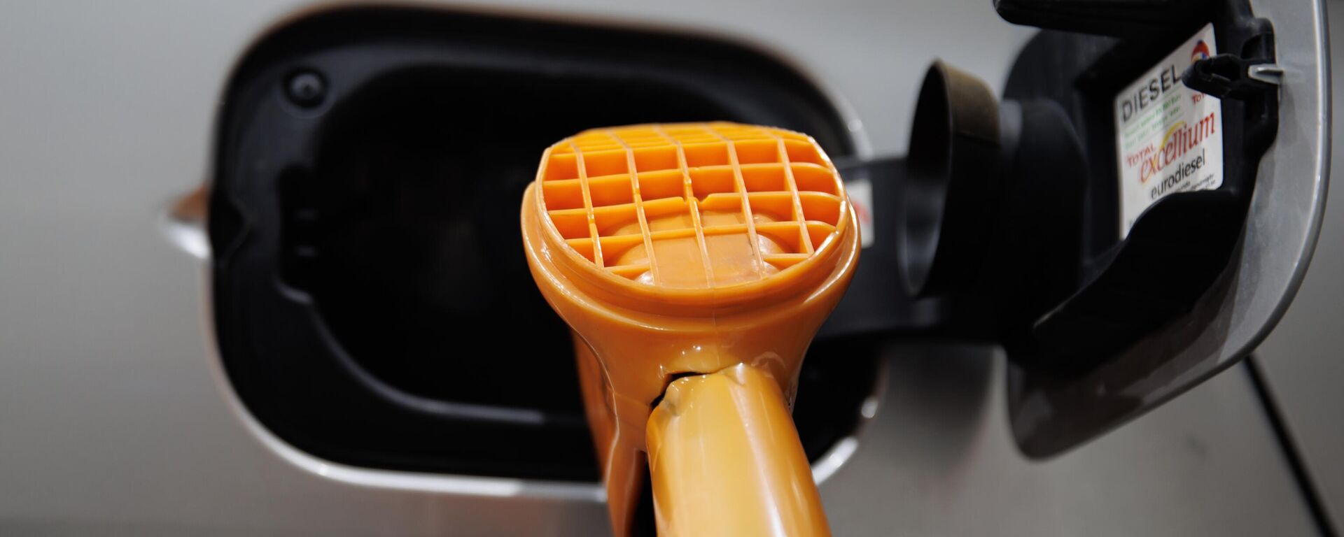 Benzin ve motorinde yeni fiyatlar: 25 Haziran güncel akaryakıt listesi - Sputnik Türkiye, 1920, 26.11.2025