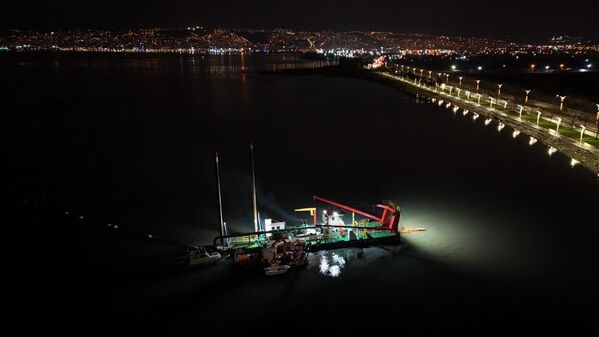 Uzun süredir izlenen fiziksel, kimyasal ve biyolojik parametreler, İzmit Körfezi&#x27;nin karanlık geçmişinden bugüne doğru büyük bir iyileşme yaşandığını ortaya çıkarıyor. - Sputnik Türkiye